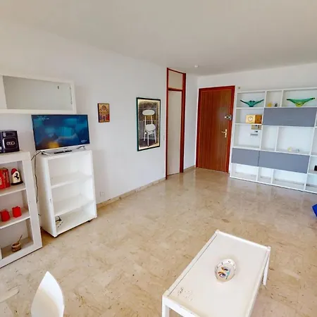 56c - Joli Et Spacieux Avec Grande Terrasse Vue Et Garage Prive Dans Le Sous-sol De La Apartment Menton