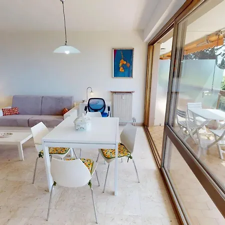 56c - Joli Et Spacieux Avec Grande Terrasse Vue Et Garage Prive Dans Le Sous-sol De La *